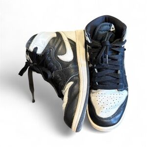 Jordan 1s black & white size 2y